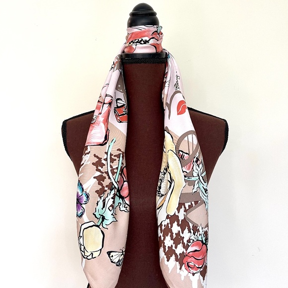 Salvatore Ferragamo Icons Beige Silk Scarf - Picture 13 of 15